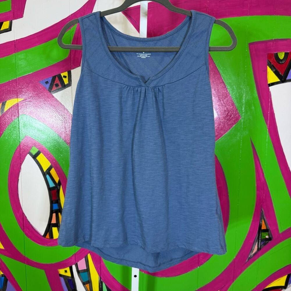 Northcrest, Blue Sleeveless Top. Size Medium. Excellent condition!
